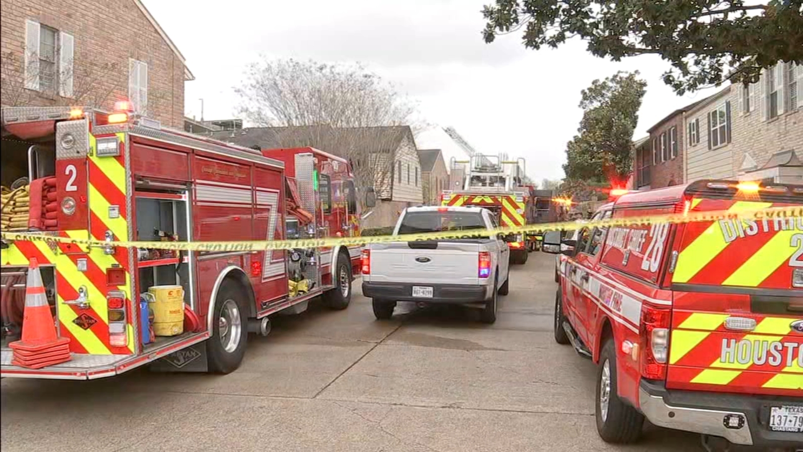1 dead in west Houston townhome fire, officials say - ABC13 Houston