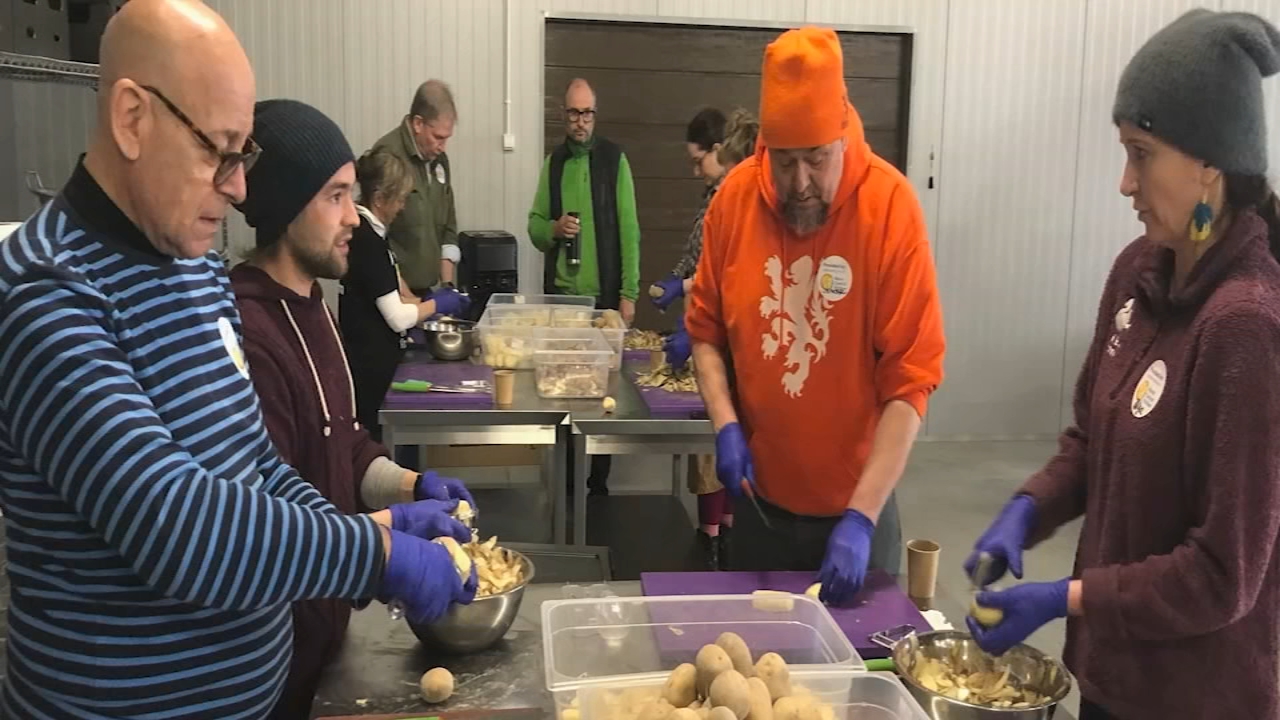Local business owners volunteer in Poland to help Ukrainian refugees