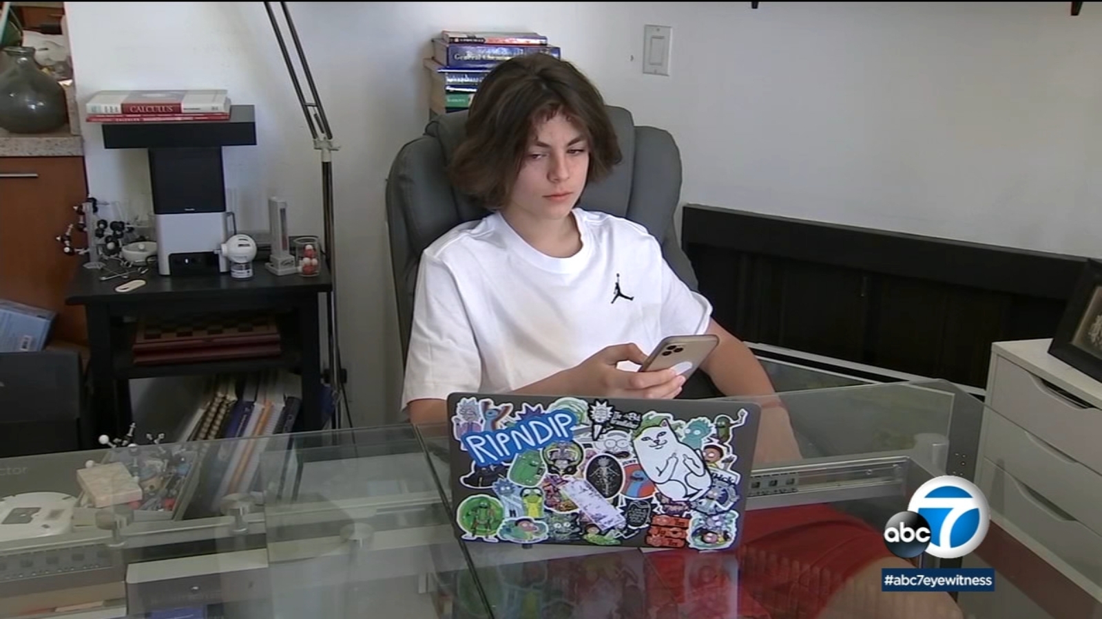 14yo sister teen 14-year-old Ukrainian refugee arrives in Southern California after fleeing home in war-torn Ukraine alone - ABC7 Los Angeles