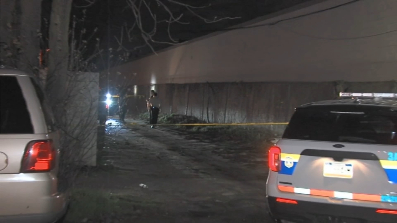 2 men shot in South Philadelphia alley; 3 teens wanted