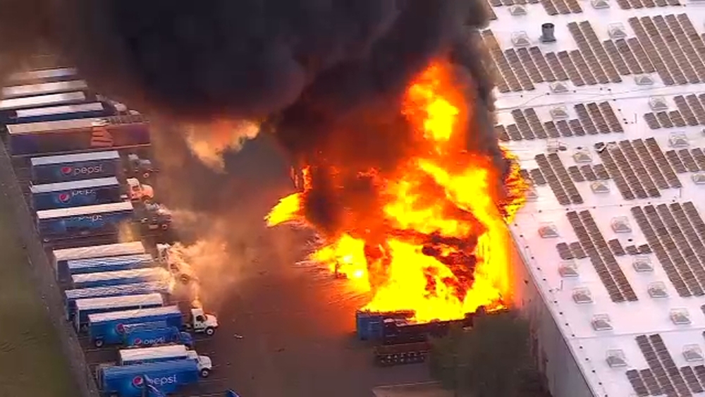 Massive fire raging in building in Piscataway, NJ