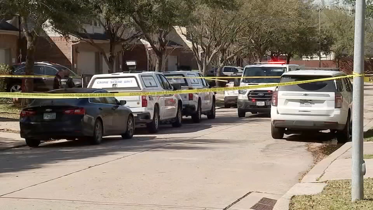 Man and woman found dead in what deputies believe to be murder-suicide
