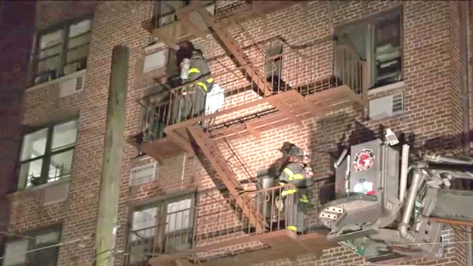 Queens fire 4 hurt in apartment fire in Briarwood, New York City
