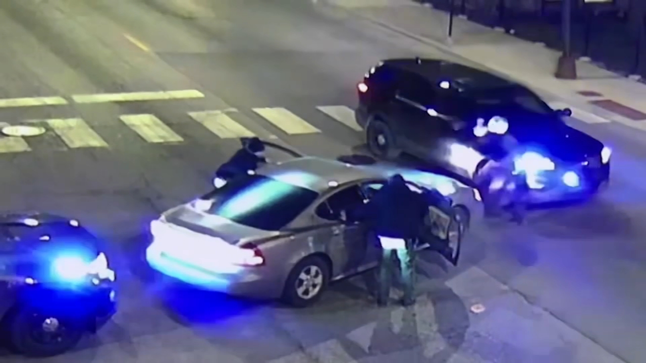 2 officers hurt, 1 suspect shot during East Garfield Park traffic stop