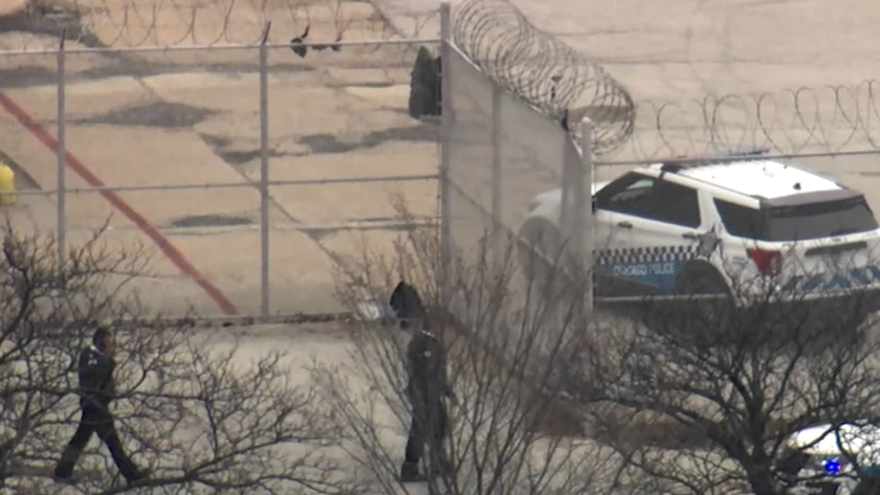 Man hopped Midway Airport fence, climbed on wing of private jet: CPD