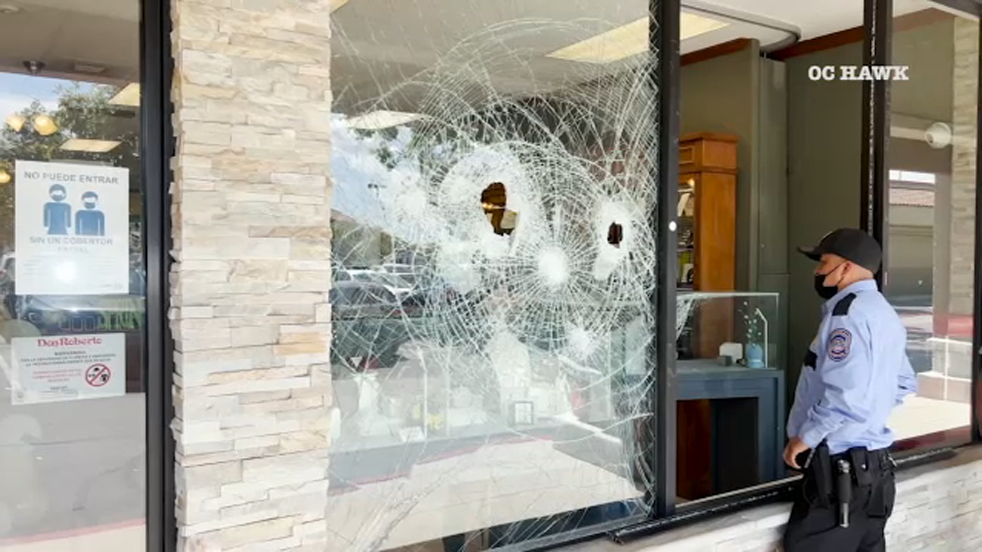 5 sought after smash-and-grab robbery at Paramount jewelry store
