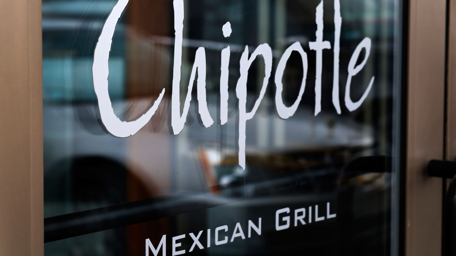 Chipotle hiring blitz aims to fill 4,000 jobs at 200 stores ABC7 Chicago