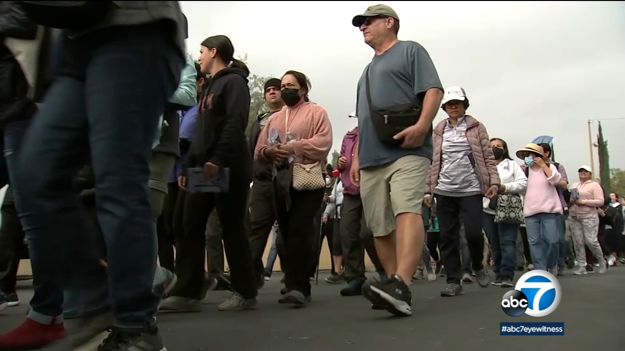 Hundreds of SoCal Catholics participate in 10-mile spiritual walk