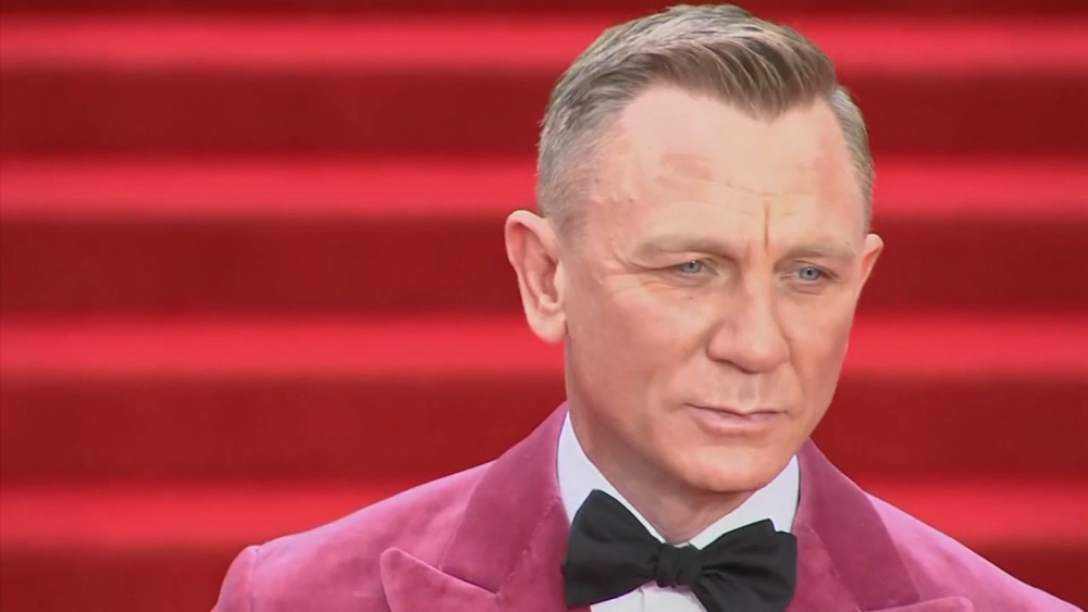 Daniel Craig COVID: Actor contracts COVID-19, halting Broadway show