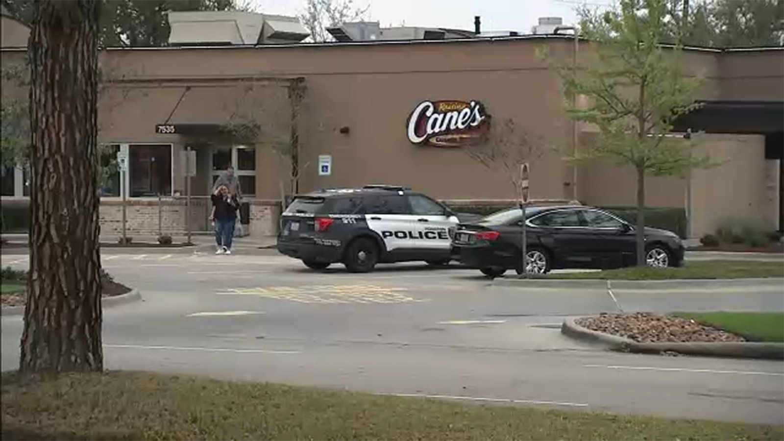 Houston crime: Man shot in leg during alleged robbery attempt at ...