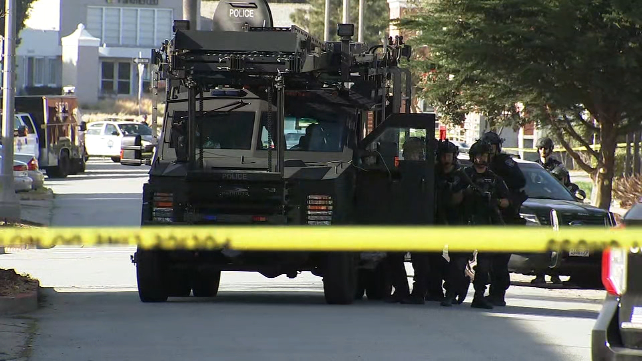 Police: Suspect surrenders after 3-hour standoff at SF apartment
