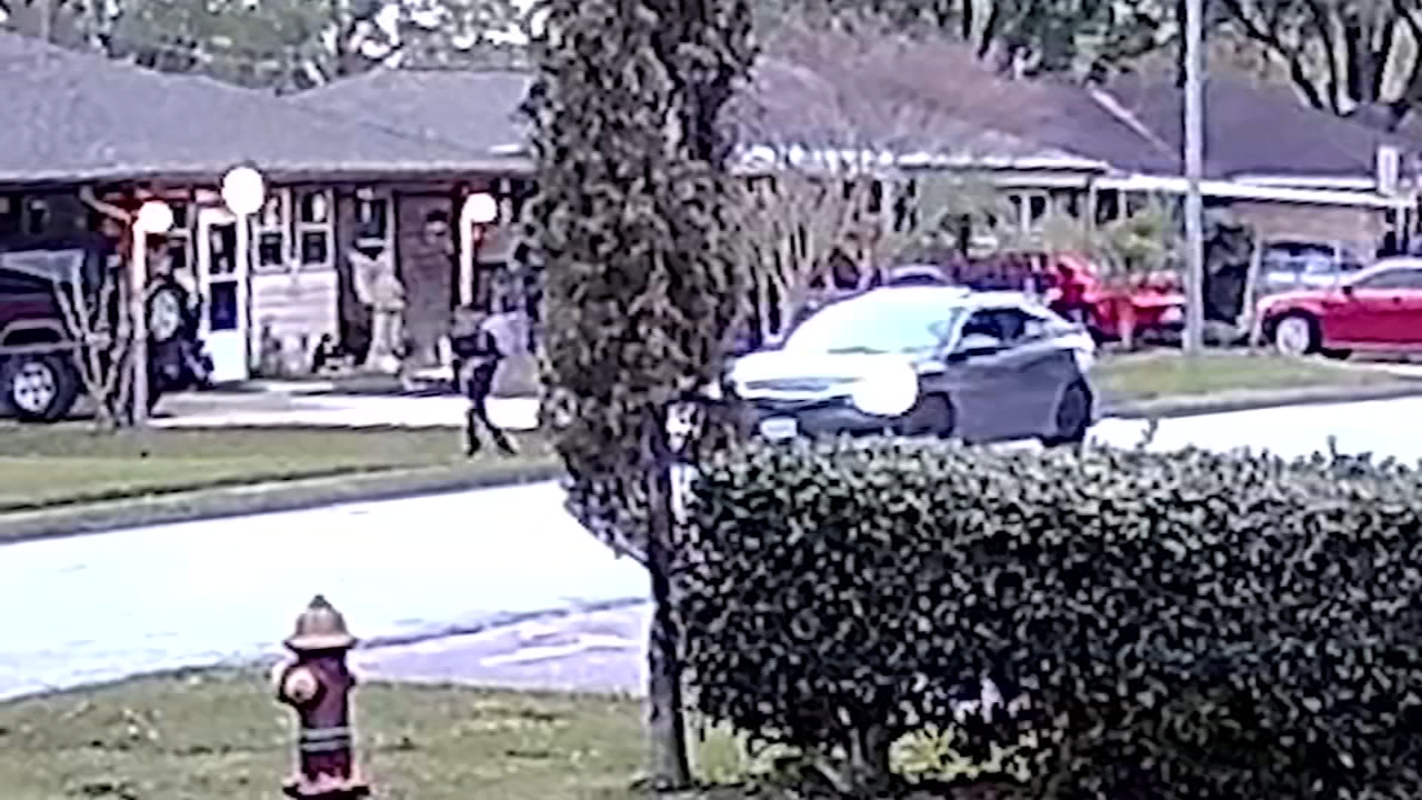 Video shows car of suspect who allegedly tried to abduct 3 girls