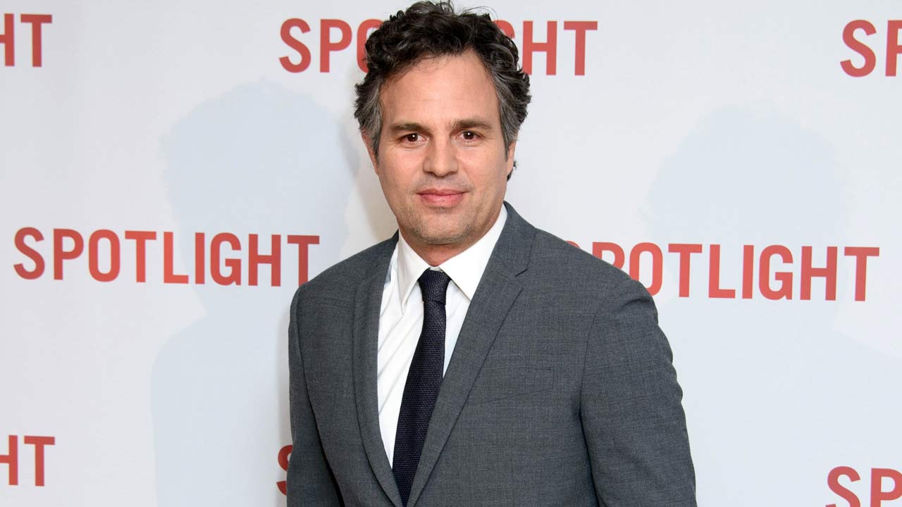 Twitter helps actor Mark Ruffalo find lost wallet in blizzard