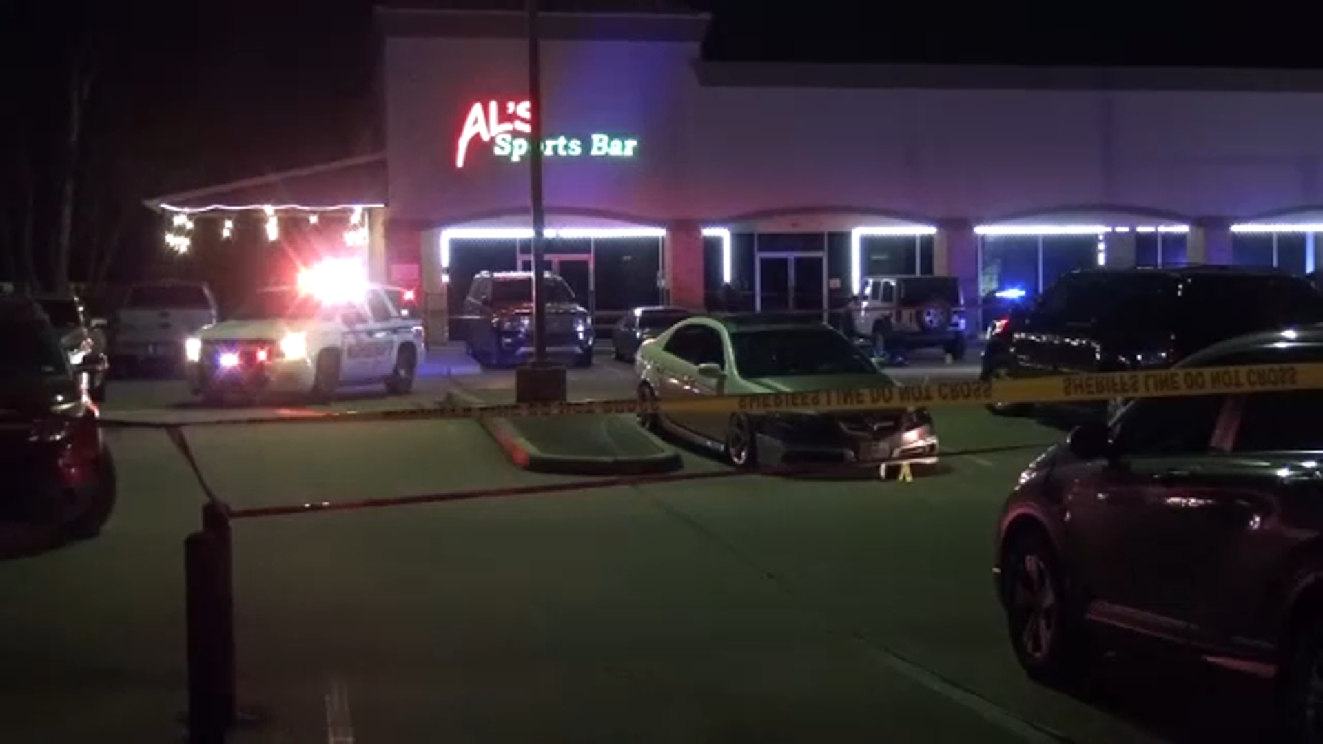 4 people shot, 1 person dead after shootout at sports bar near Westheimer, Harris Co. police say