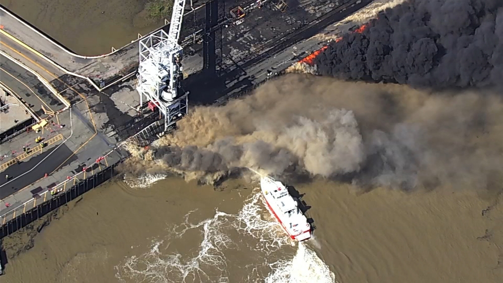 SKY7 over 4-alarm fire at Benicia port