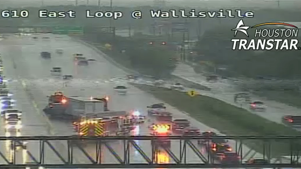 18-wheeler crash on East Loop causing morning traffic delays