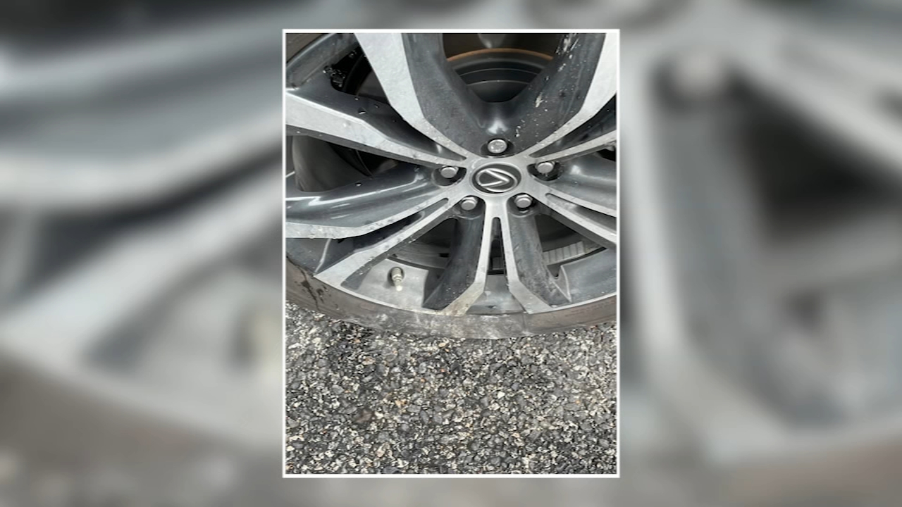 Lightning scorches car during thunderstorm in Iowa Colony, driver OK