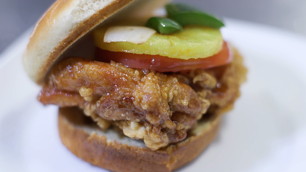 Chicken sandwich craze goes Chinese at Chicago ghost kitchen 