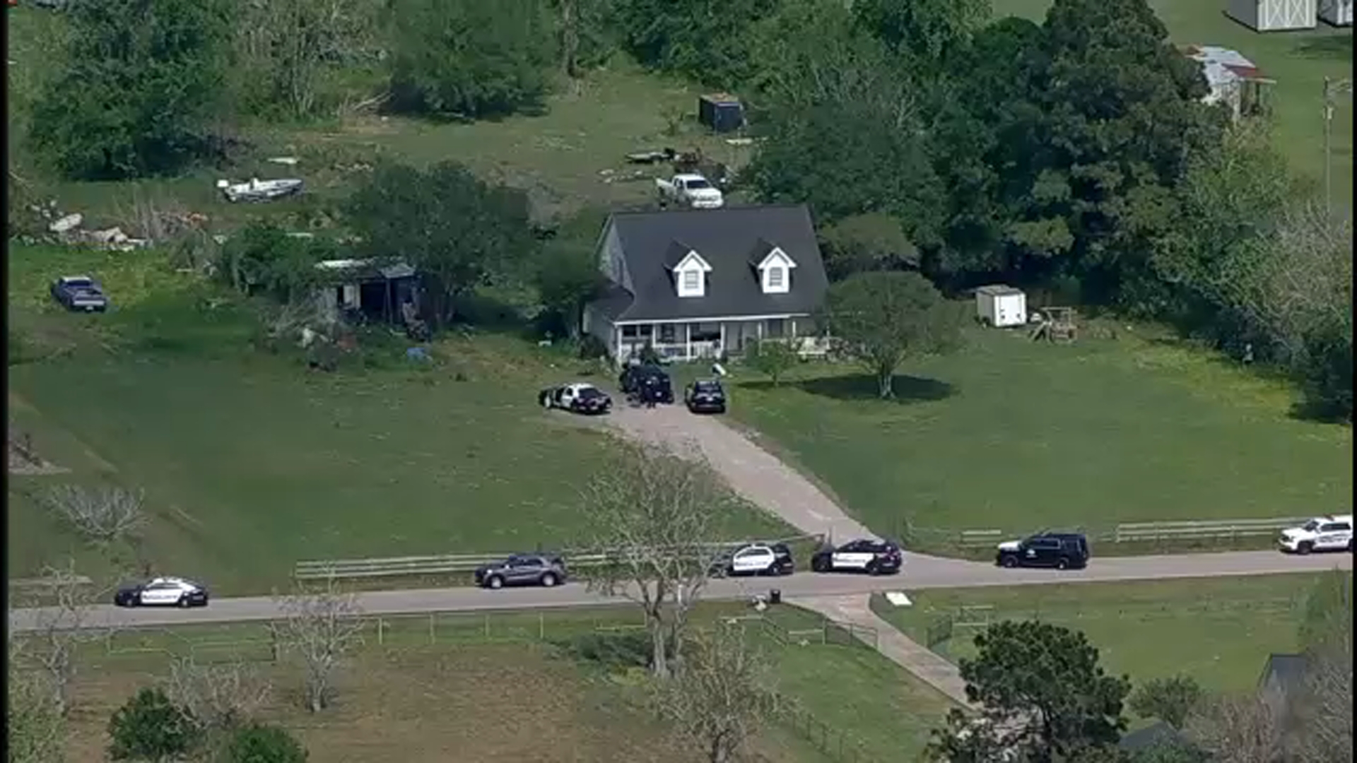 Authorities looking for suspect on Brazoria County property after motorcycle chase