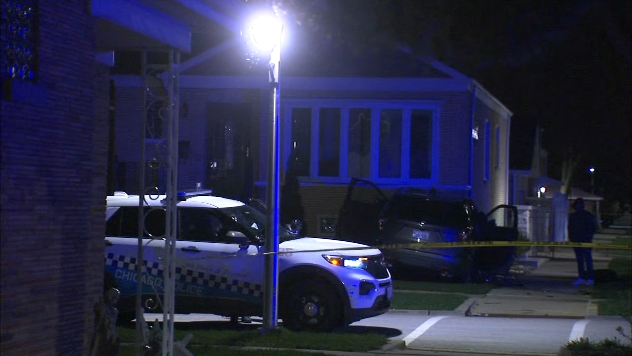 2 CPD officers injured in West Lawn crash