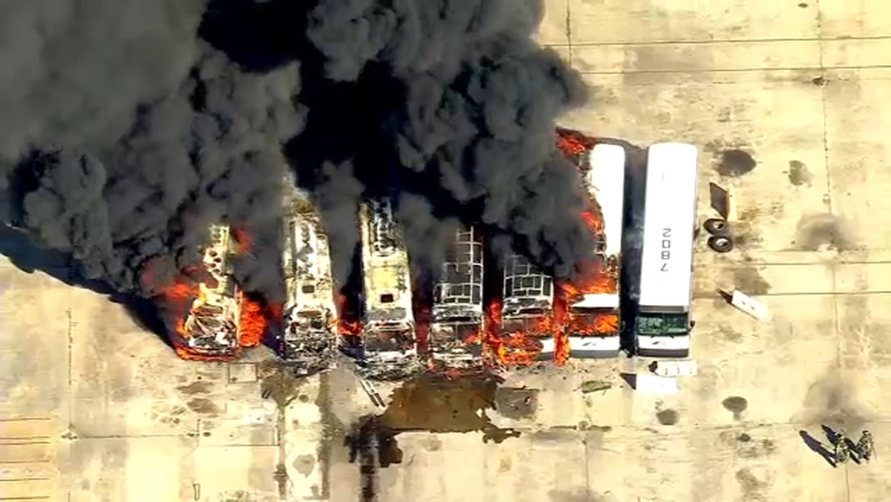 Fire engulfs several NJ Transit buses in North Bergen