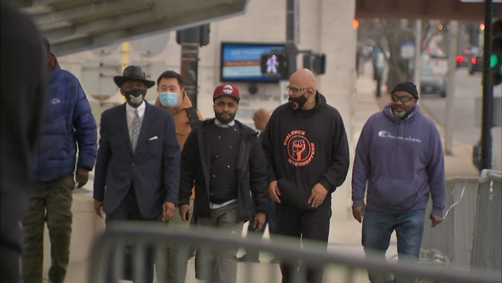 Martial artists, security volunteers patrolling CTA Red Line trains