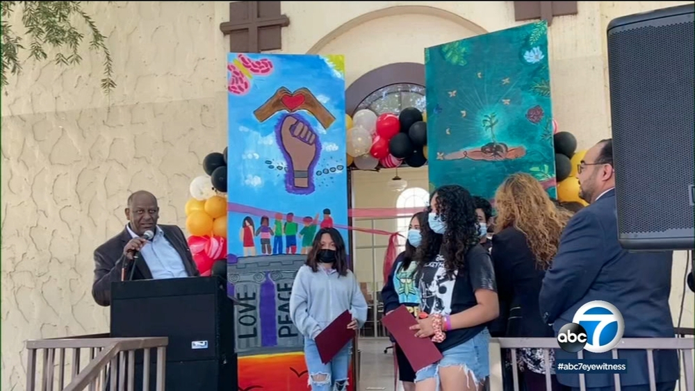 Black, Latino youth in South LA take part in new anti-hate mural art