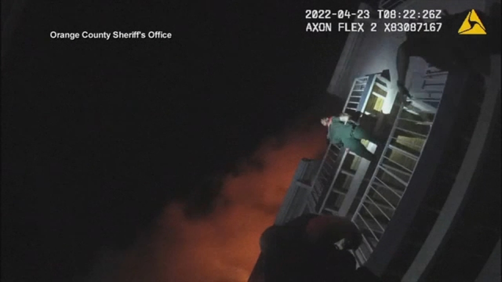 Deputy climbs building to rescue baby from Orlando apartment fire