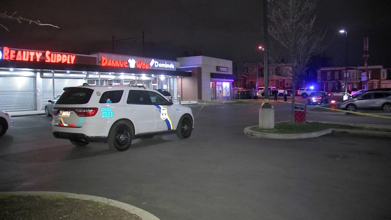 Shopping center shootout leaves security guard, teen injured