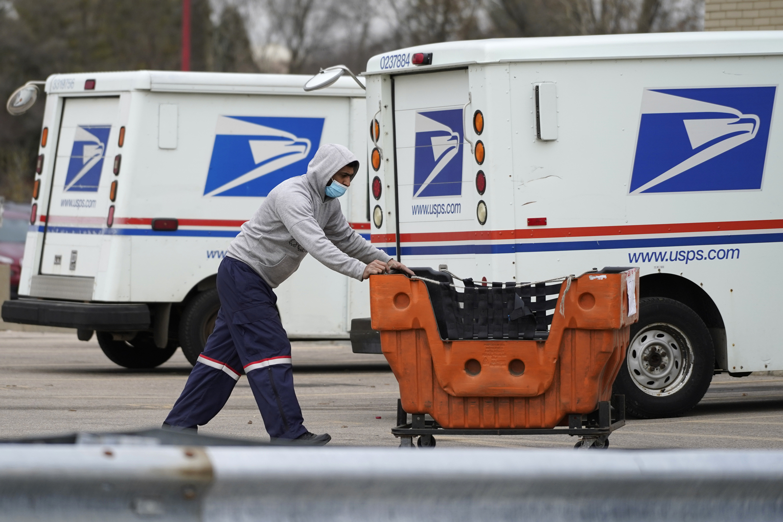 Illinois among 16 states seeking to electrify USPS fleet, according to lawsuits filed