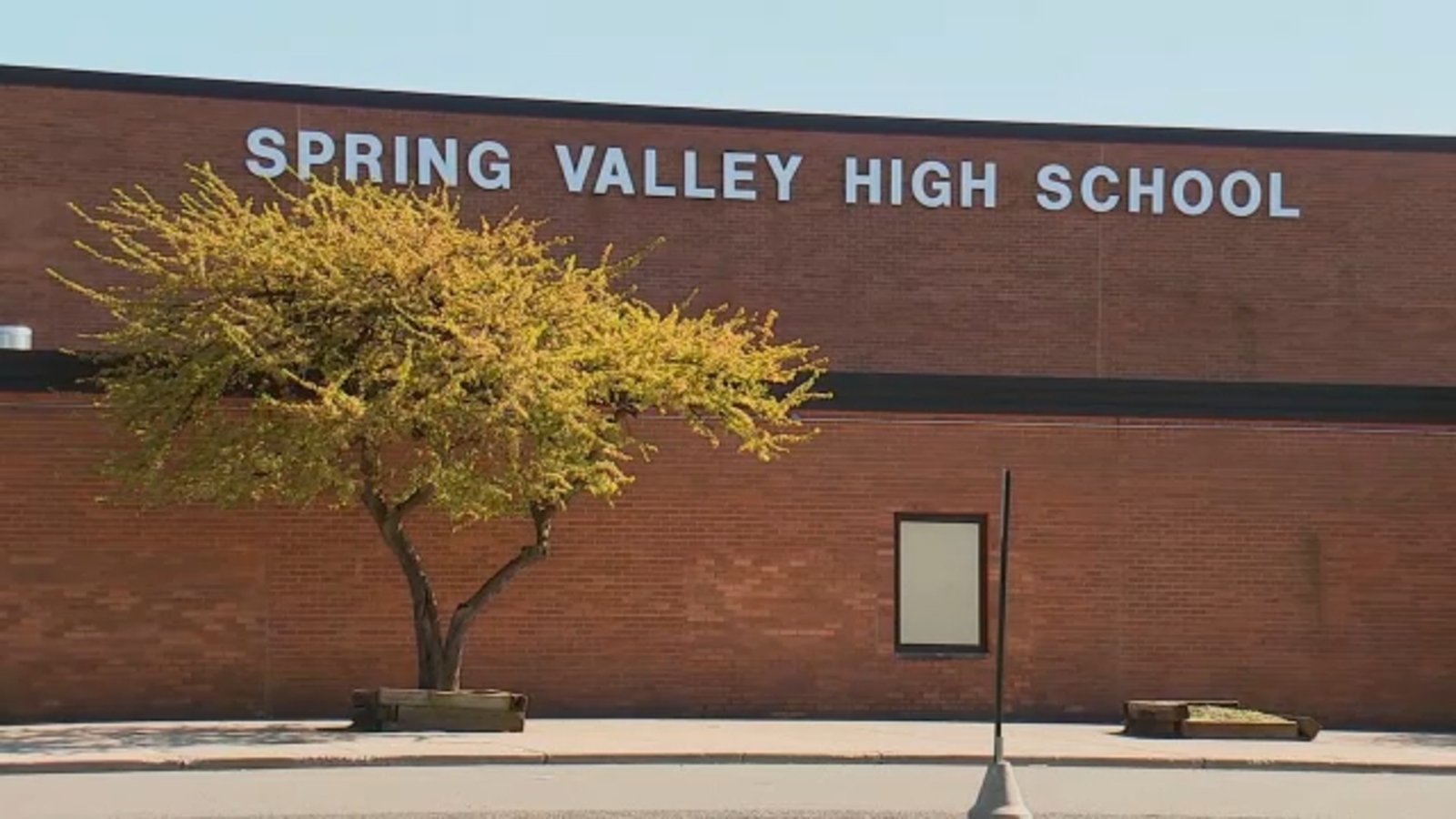 3 hurt in knife fight outside Spring Valley High School in Rockland