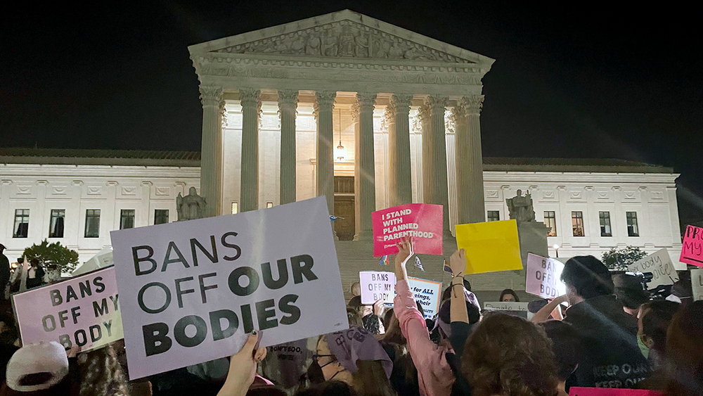 Supreme Court apparently to overturn Roe, draft opinion shows: Report