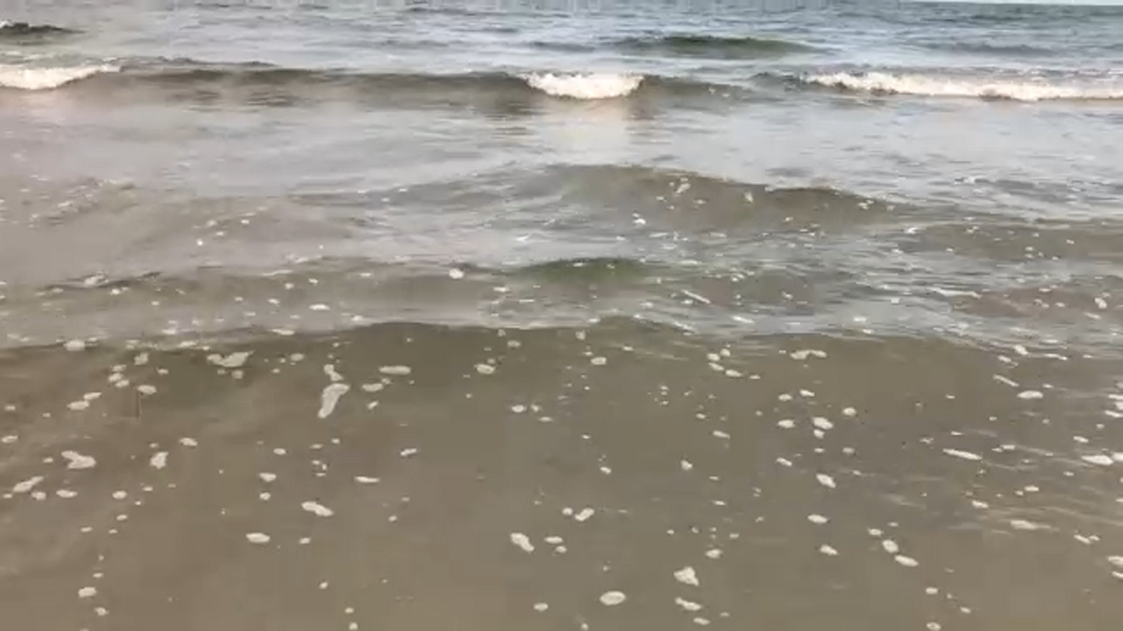 Father drowns after 2 sons float him back to shore at Beachside Village