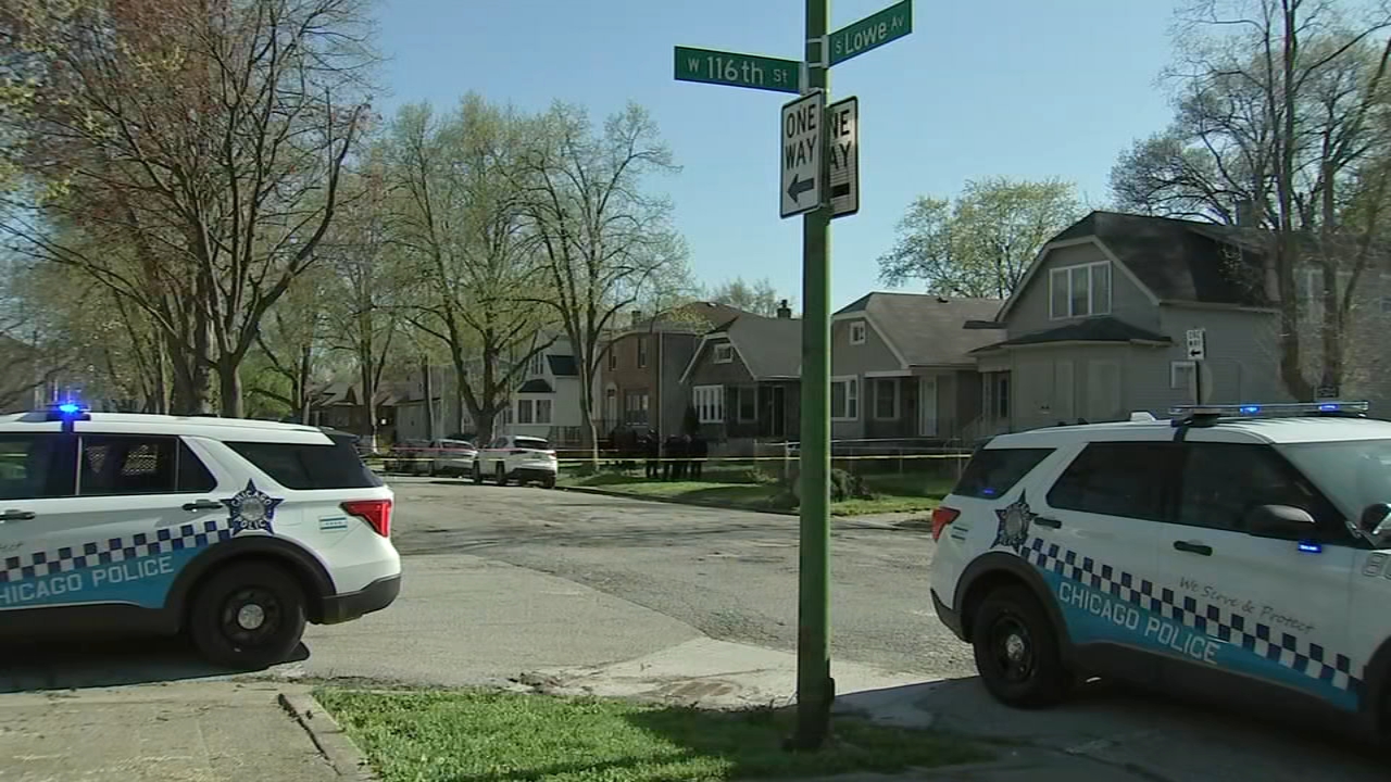 Man killed, 2 others wounded in Far South Side shooting, police say