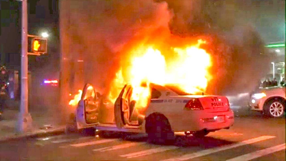 2 NYPD officers injured after fiery crash in Brooklyn