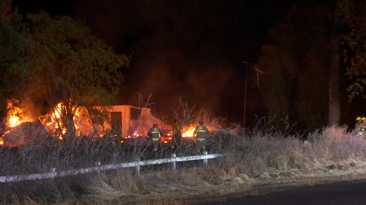 Fire destroys building in Lemoore