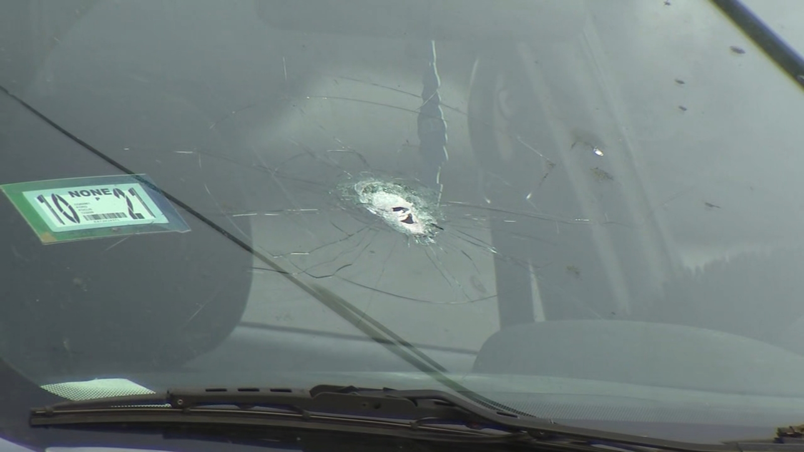 Chicago shooting injures man, 27, driving on Glenlake in Edgewater