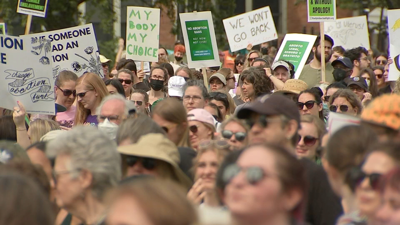 Upwards of 1K abortion rights demonstrators march through Chicago
