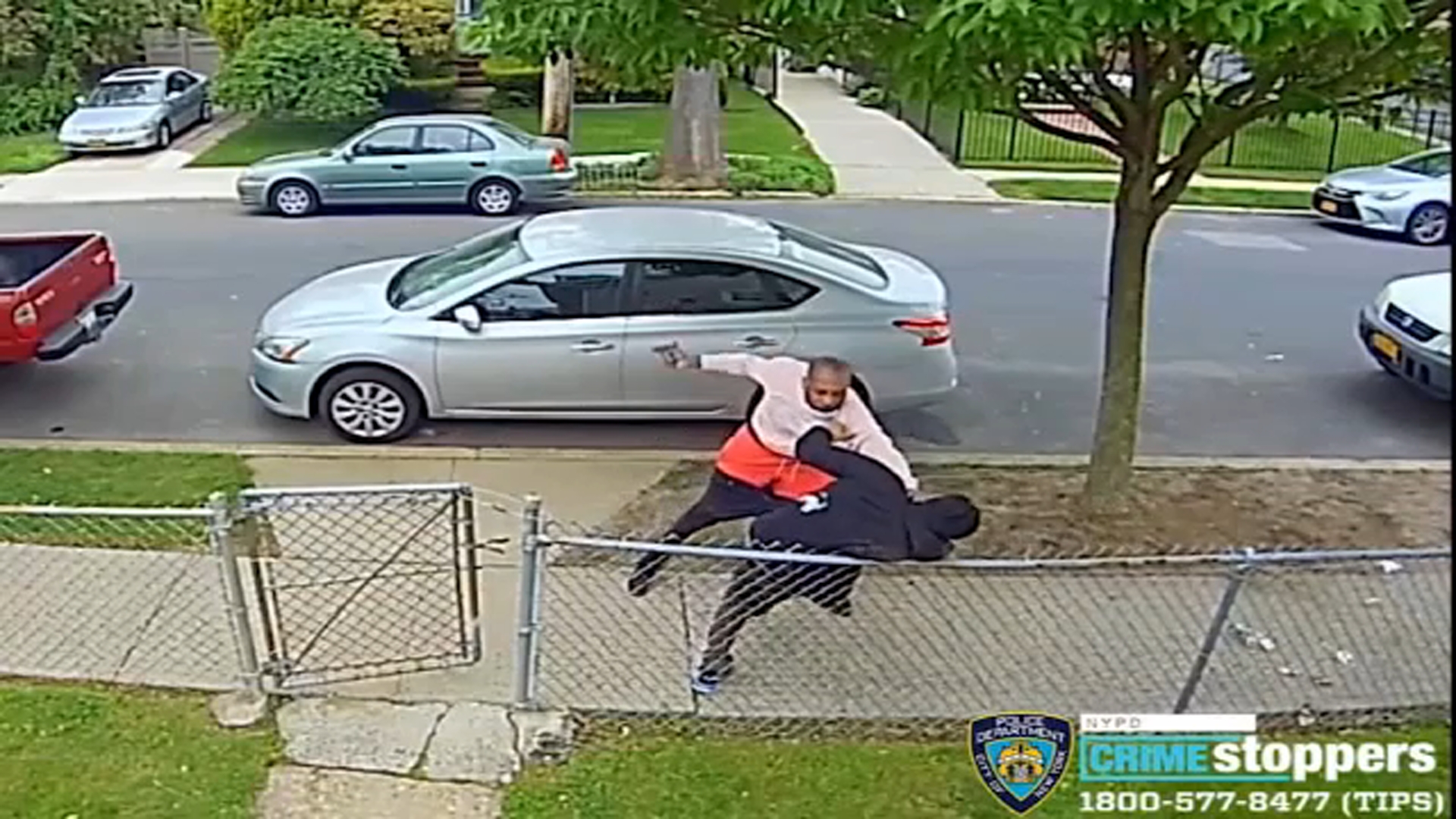 Police searcing for man behind brutal mugging in Queens Village