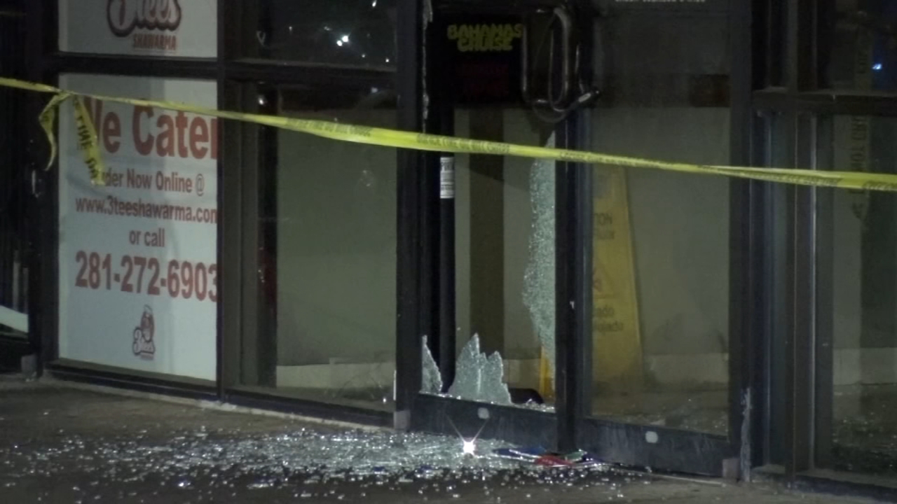16-year-old shot 8 times at hookah lounge parking lot in west Houston