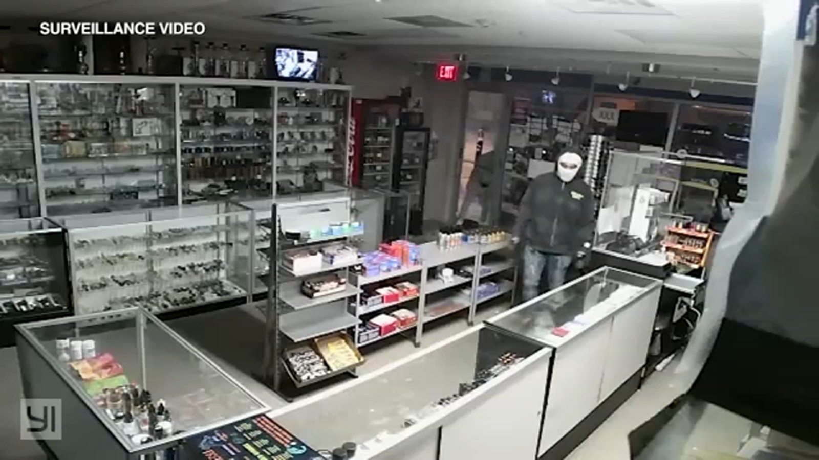 Chicago crime Smashandgrab burglars caught on camera targeting