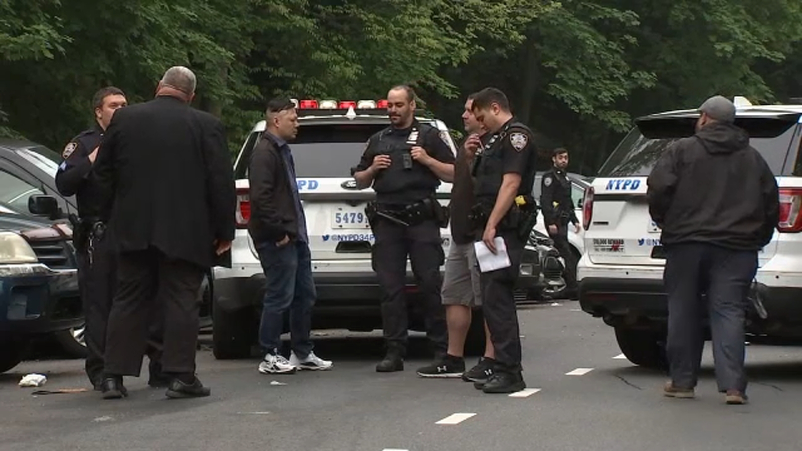 2 NYPD officers hurt when suspects' car crashes into cruiser in Inwood ...