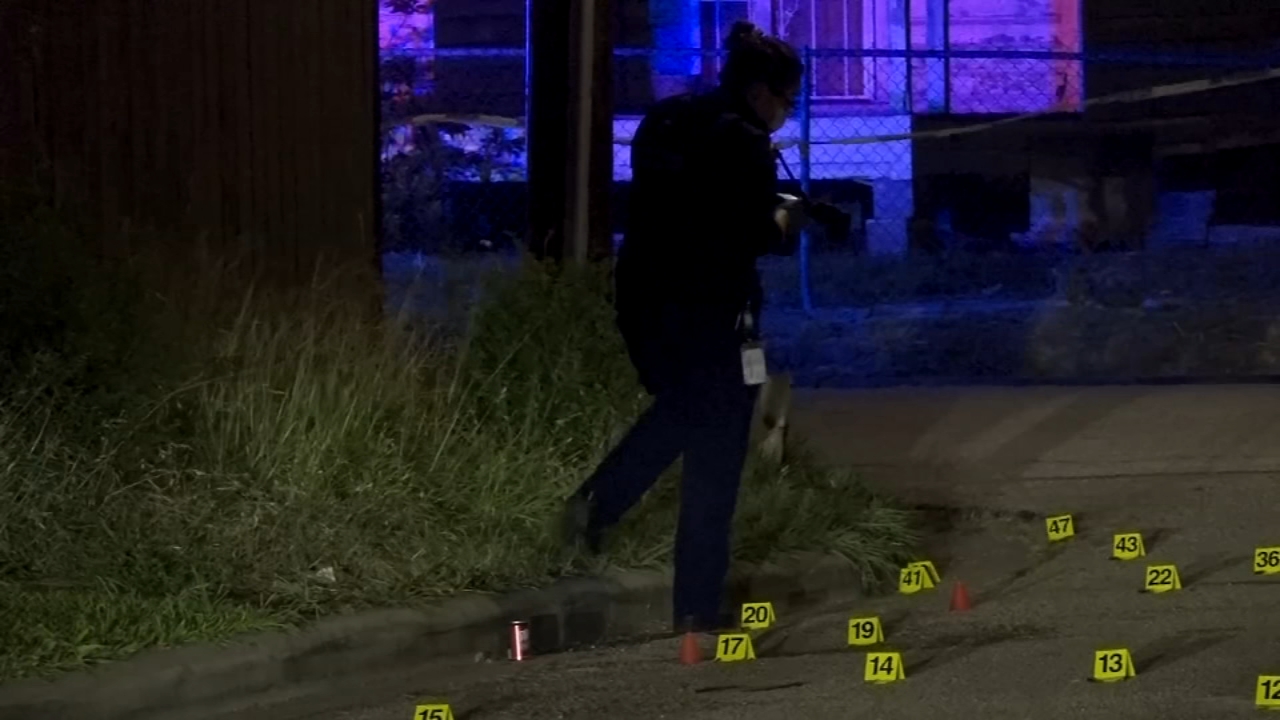 Houston police looking for suspect after man was found shot to death in northwest Houston