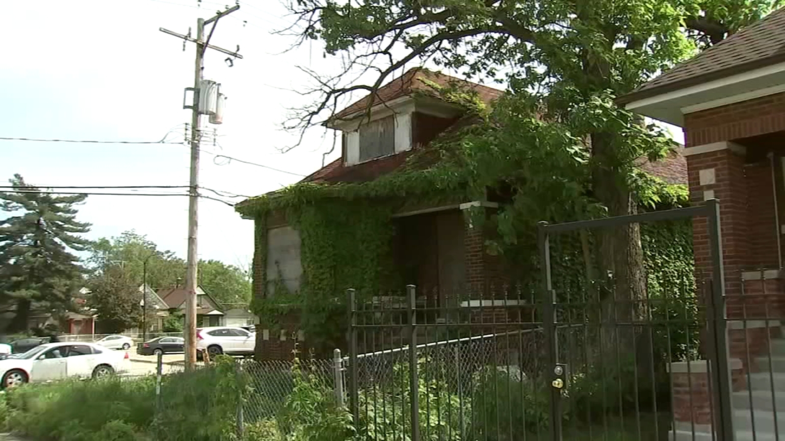 Missing woman in Chicago found chained in abandoned home says she was