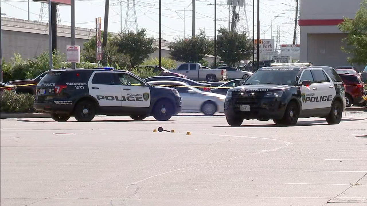 Man killed during wild robbery attempt and shootout in SW Houston