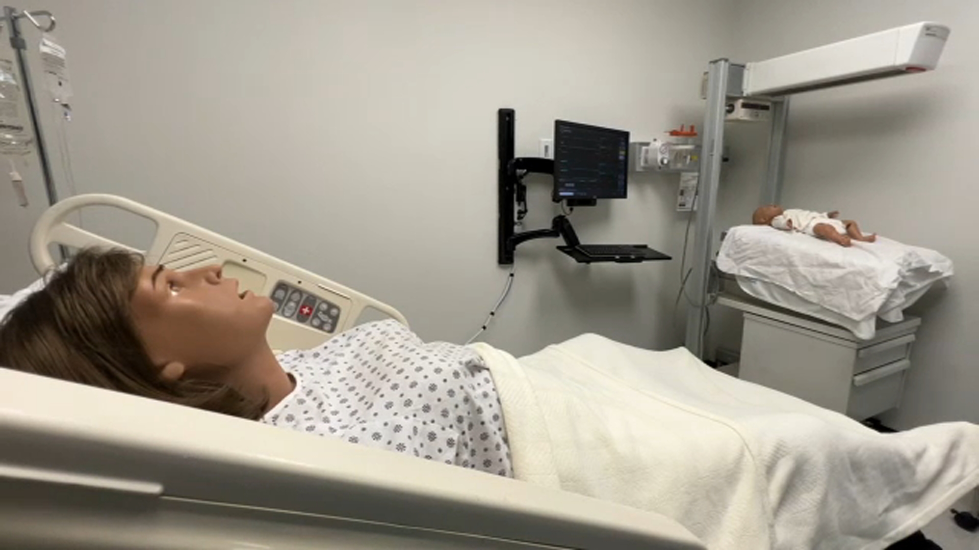 New simulation lab at Fresno school trains future health care workers