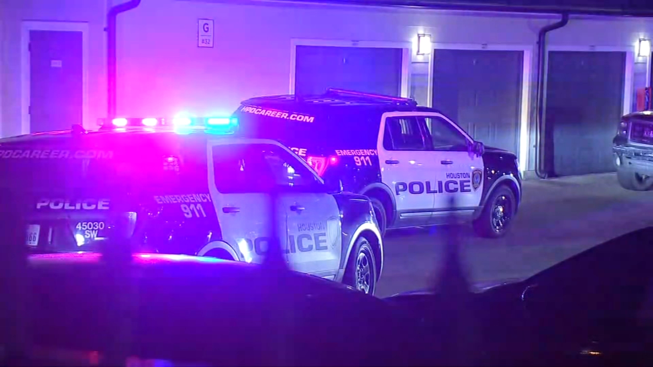 Woman shot in face at a pool party in SW Houston, HPD says