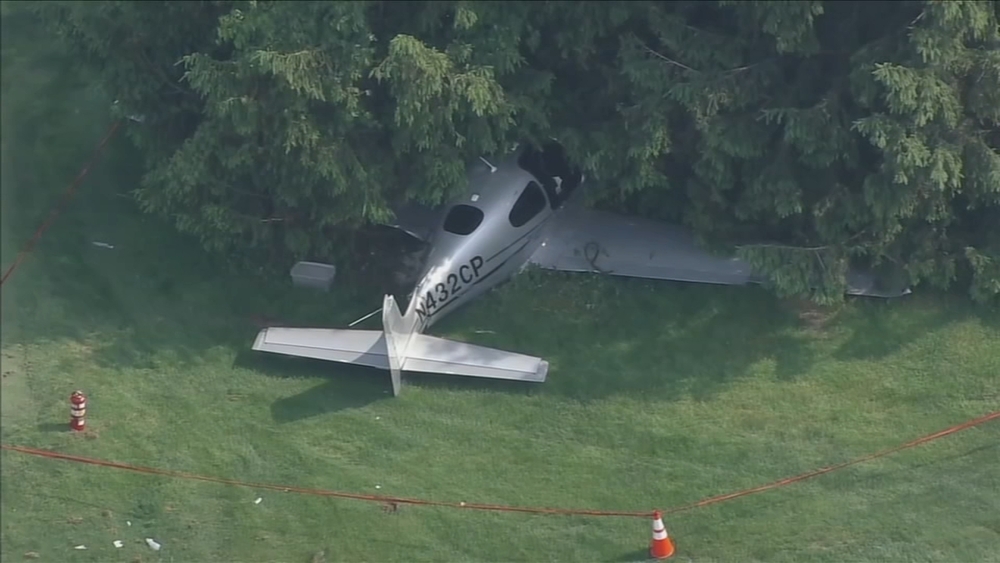 Investigators examine golf site after plane crash in Wayne, Pa.