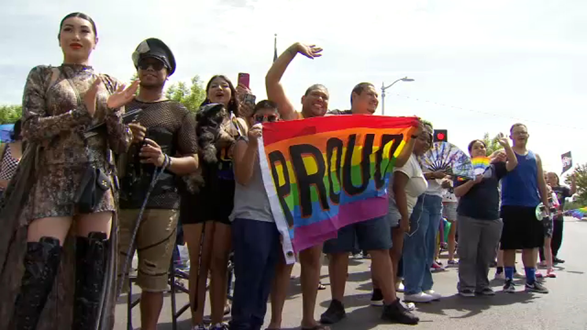 Thousands gather in Tower District to celebrate the return of Fresno's