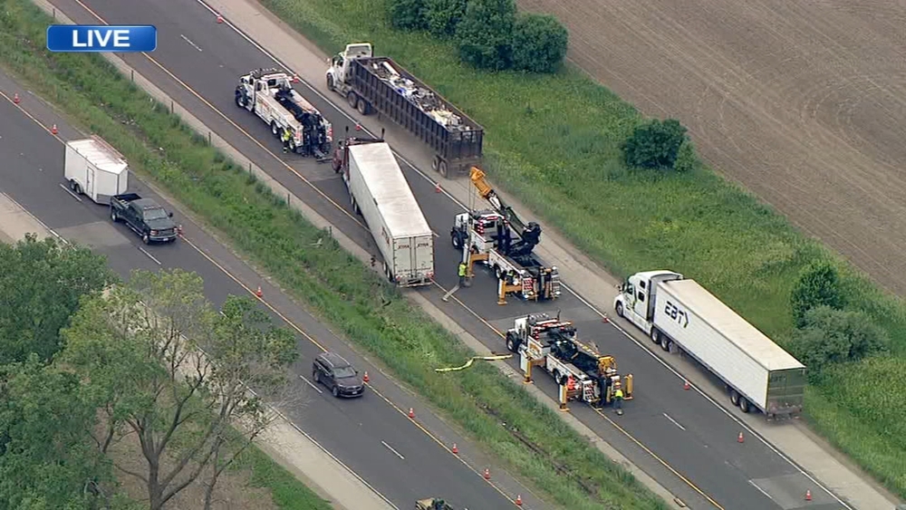 Will County crash: Semi rolls with 7K pounds of frozen pies inside